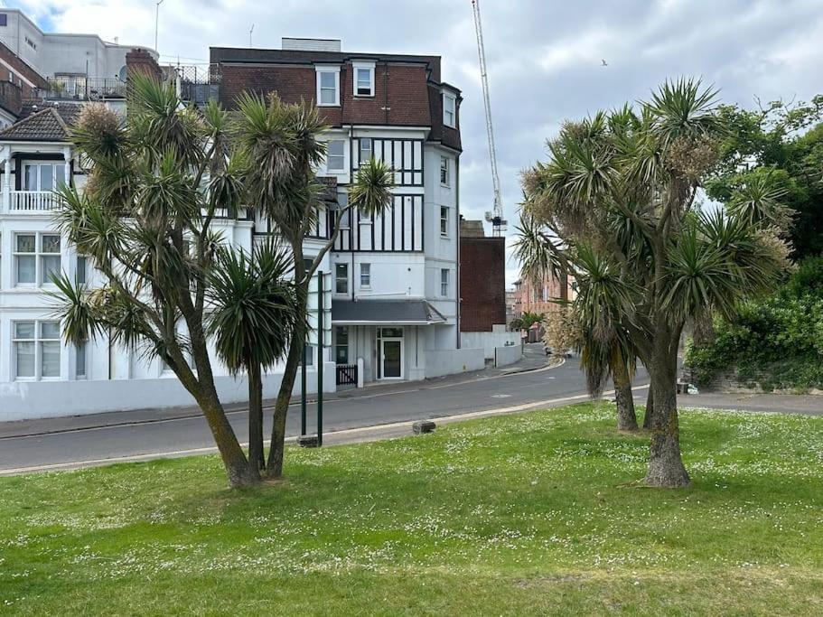 On The Beach Retreat Bournemouth Exterior photo
